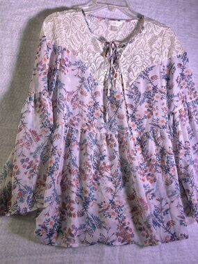 Decree blouse size Medium Lace and flowers Multicolored flowy Long Sleeve